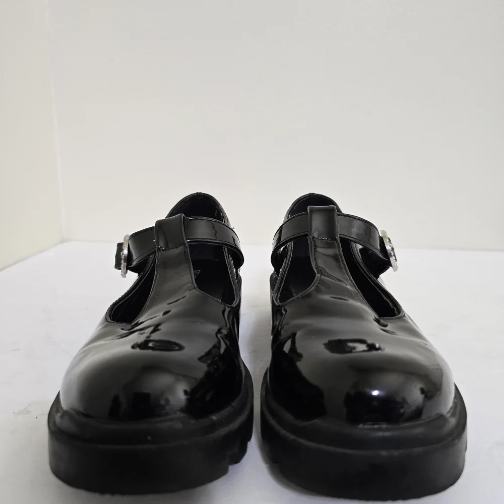 STEVE MADDEN girl's size 4 Lug T Strap Buckle‎ Mary Jane Shoes Black Patent